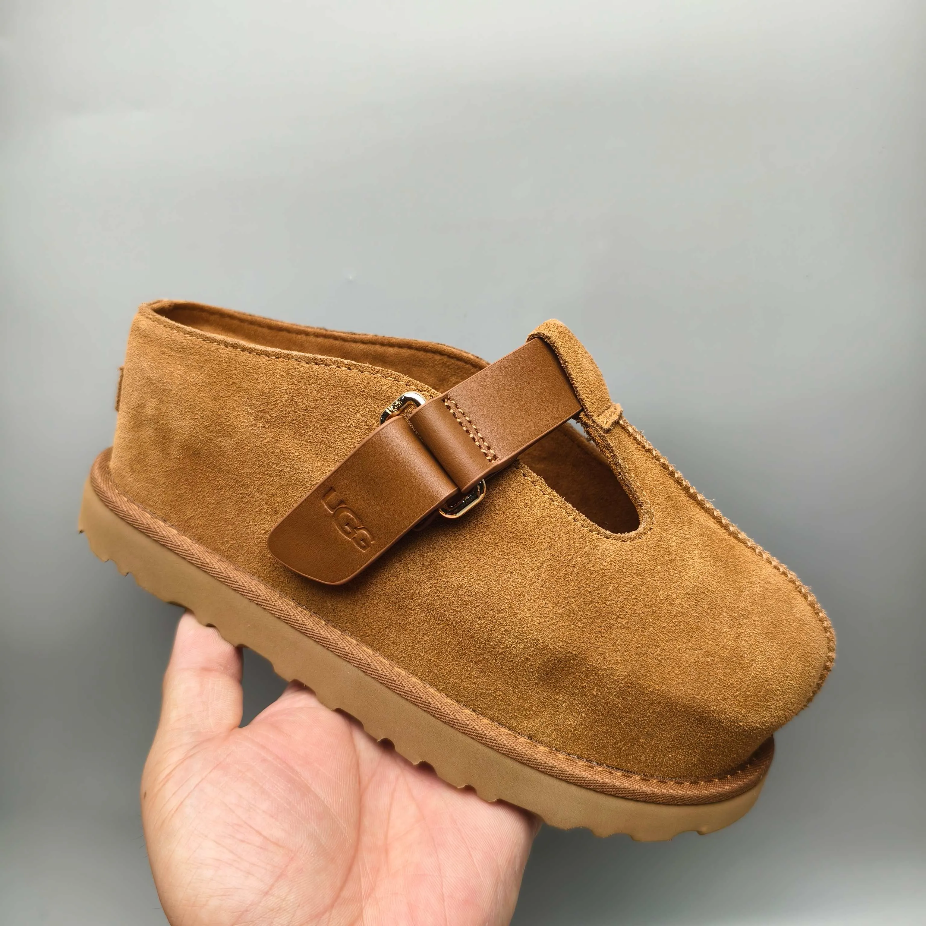💰500 UGG sheepskin all-in-one snow boots 7550 spring and summer thick-soled casual style color: maroon sand black leather code number: 35-41?